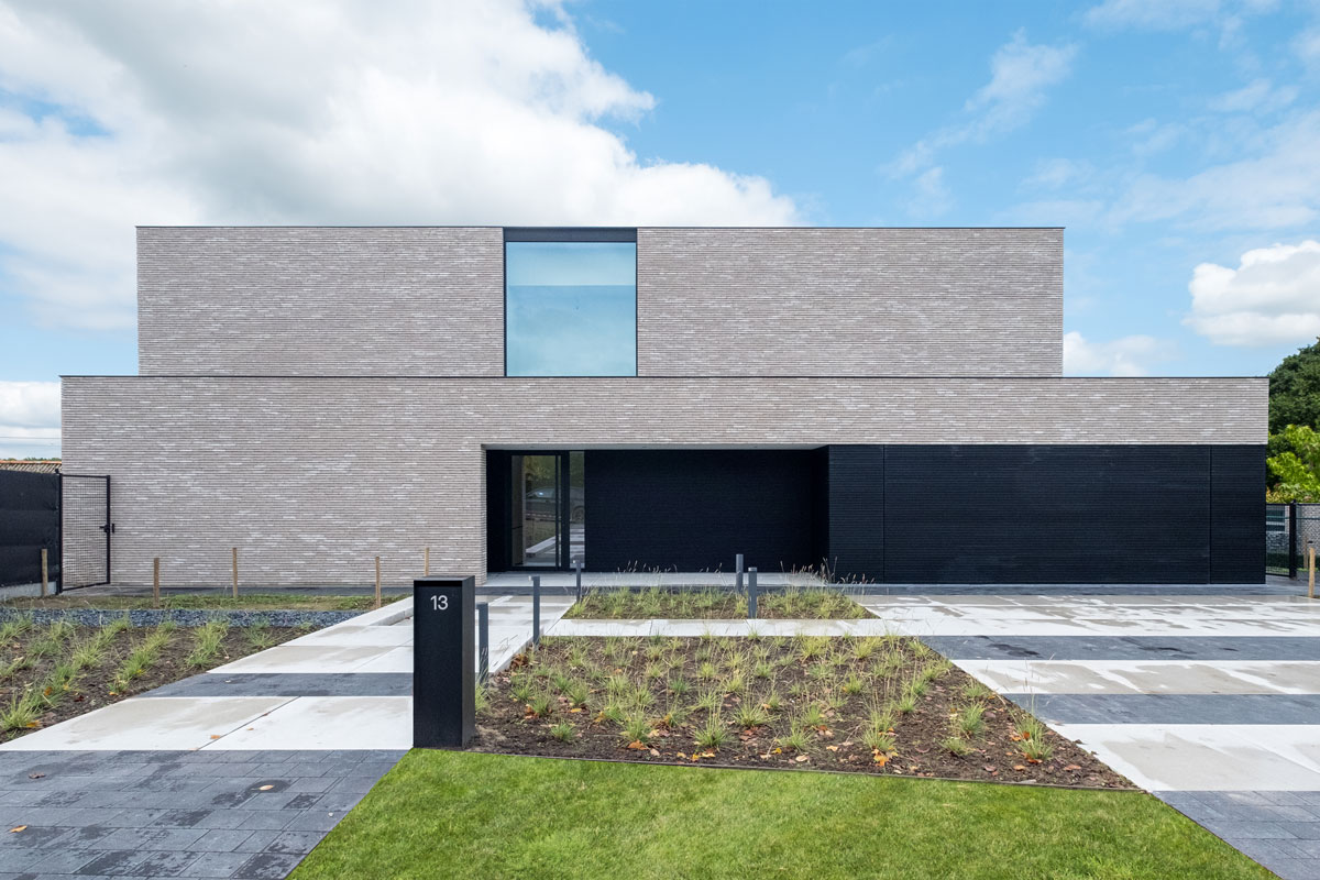 Woning VL in Tongeren, moderne architectuur facade met diverse materialen